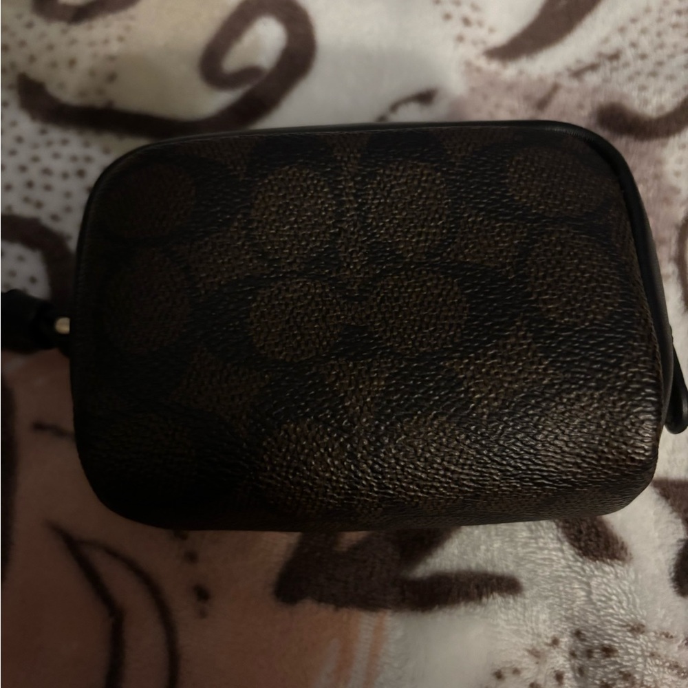 Coach Dark Brown Wristlet with Black Accents. New without tags - Picture 4 of 4
